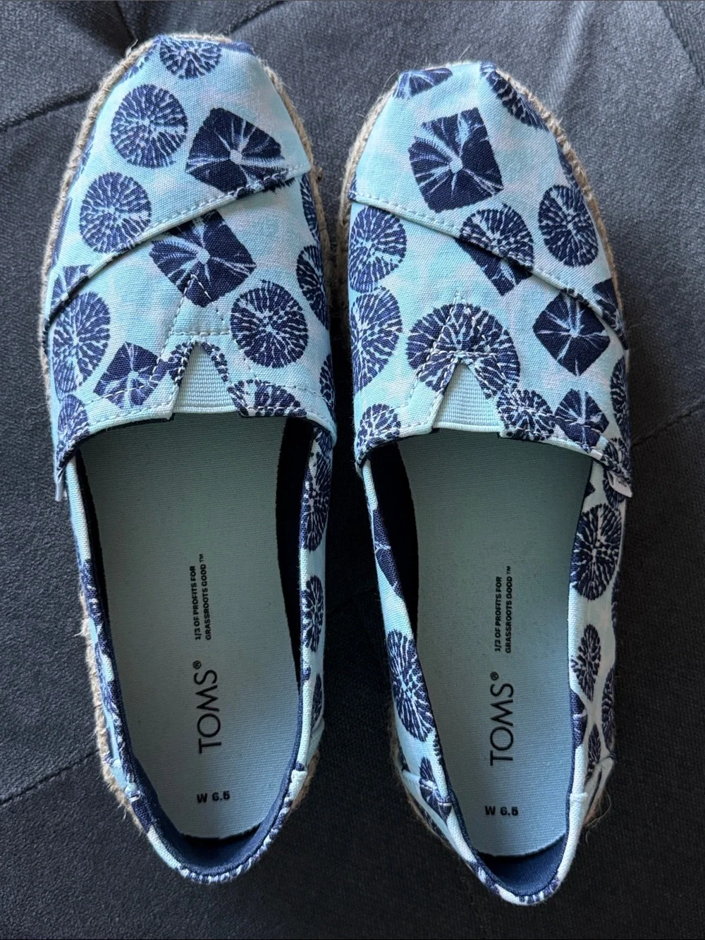 NEW TOMS Light Blue and Navy Patterned Canvas Espadrilles